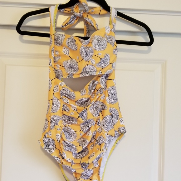 Cupshe Other - NWT One Piece floral yellow swim suit